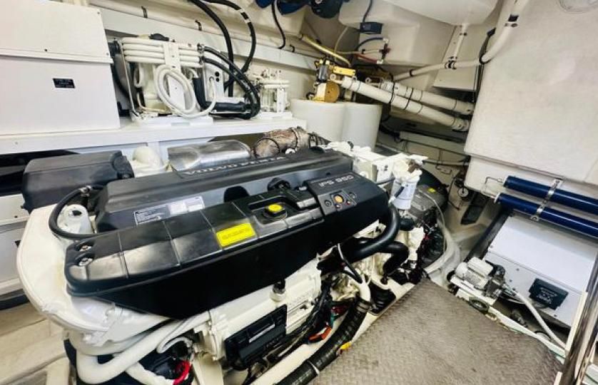 2017 Cruisers Yachts 60 