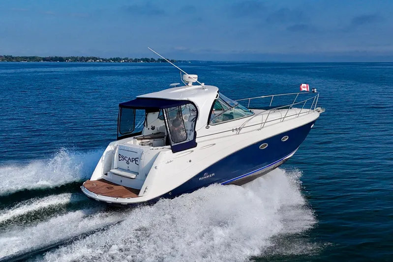 Escape Yacht Photos Pics 2009 Rinker 360 Express Cruiser speeding on open water, rear view.