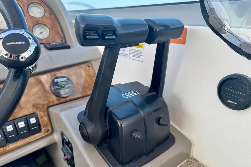 Escape Yacht Photos Pics 2009 Rinker 360 Express Cruiser throttle controls and dashboard instruments.