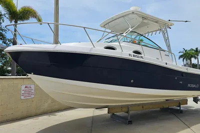 Robalo R305 Walkaround