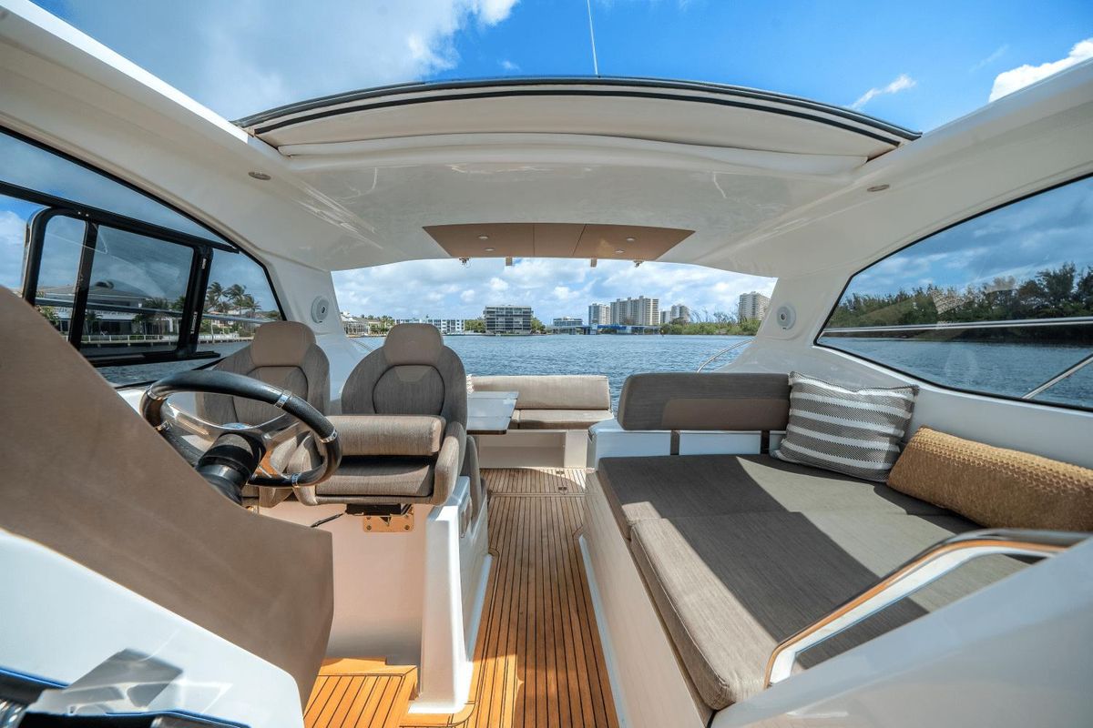 2019 Azimut 43 