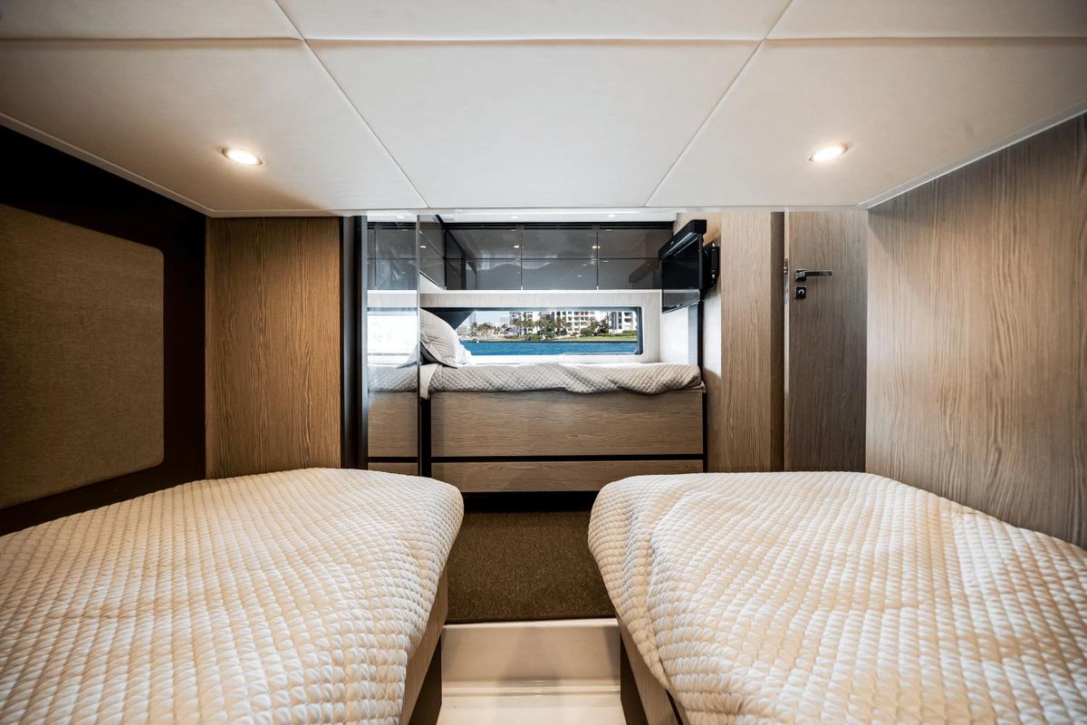 2019 Azimut 43 