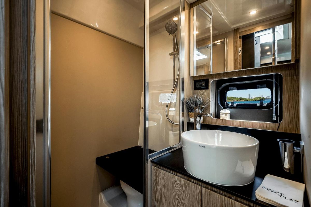 2019 Azimut 43 