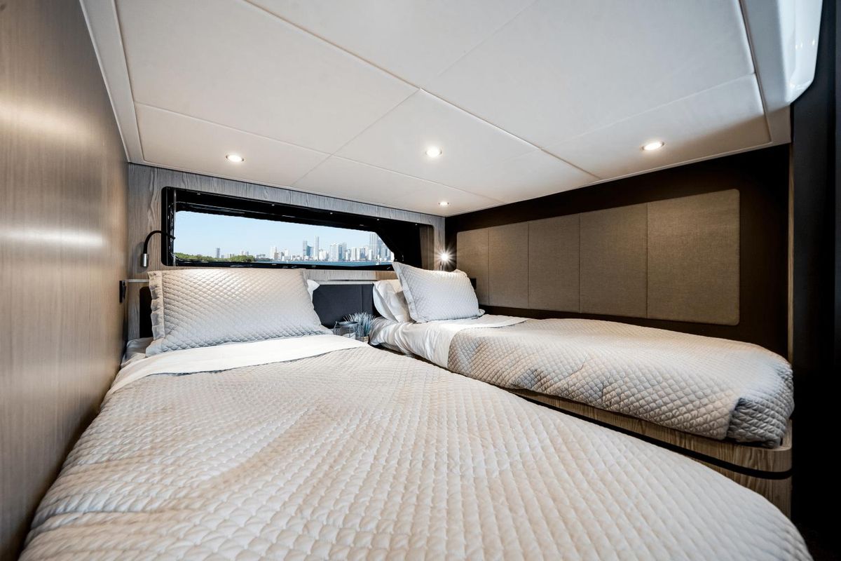 2019 Azimut 43 