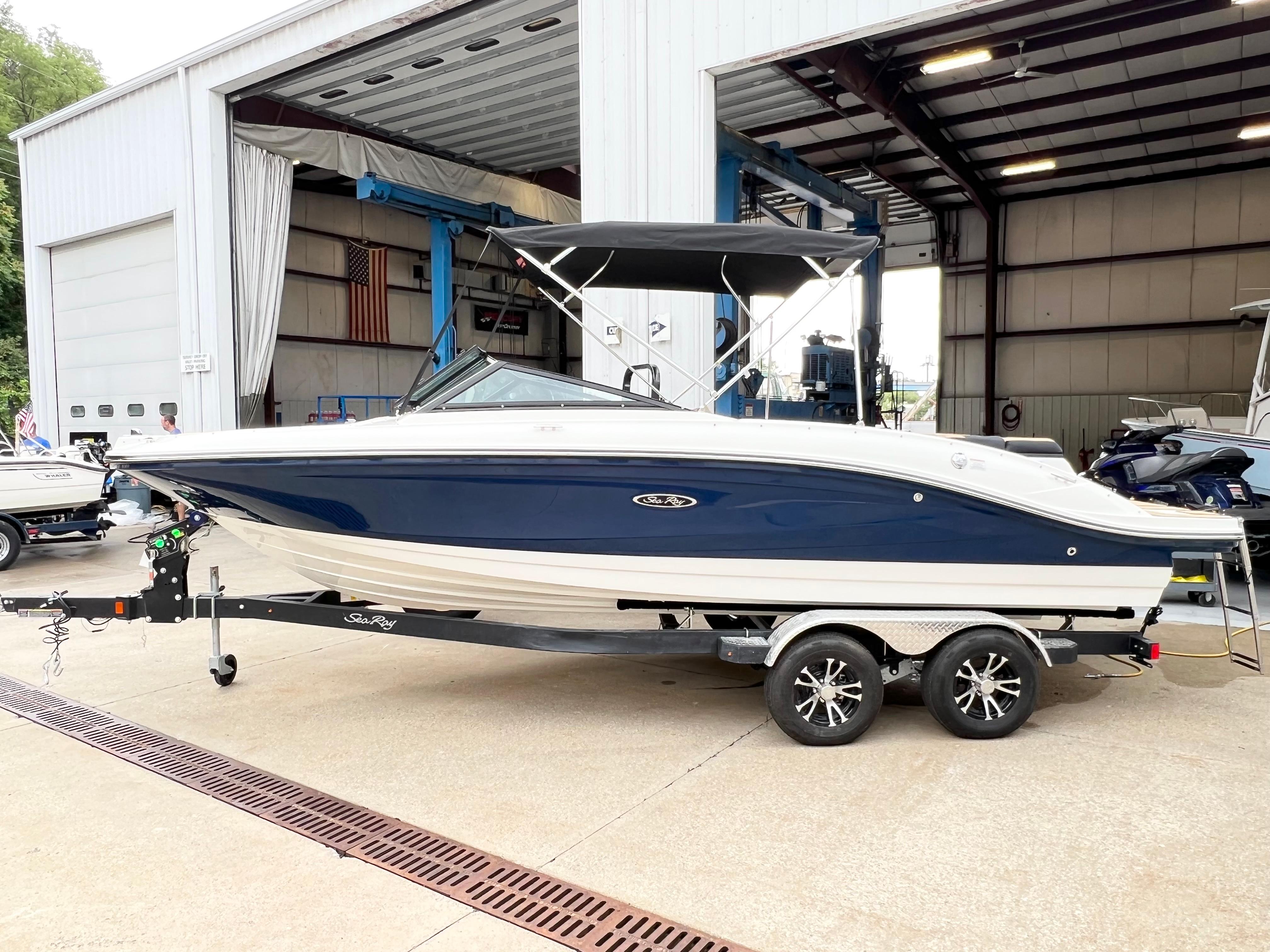 2023 Sea Ray SPX 210