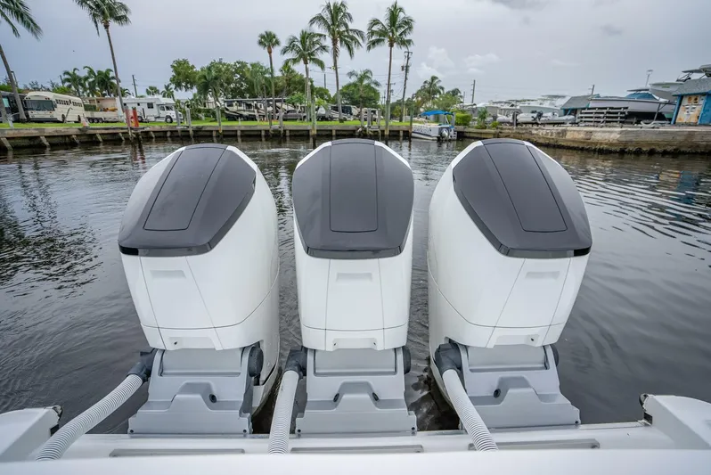  Yacht Photos Pics 2024 Hcb 42 Lujo - Image 14