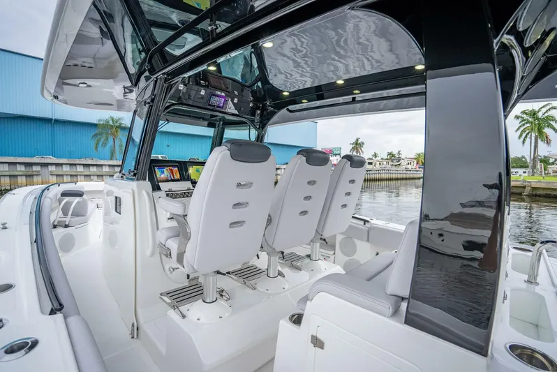  Yacht Photos Pics 2024 Hcb 42 Lujo - Image 19