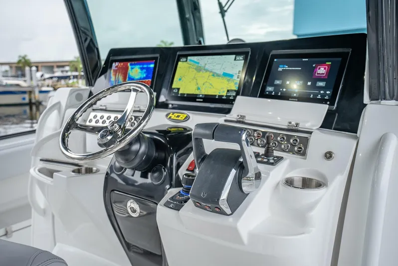  Yacht Photos Pics 2024 Hcb 42 Lujo - Image 28