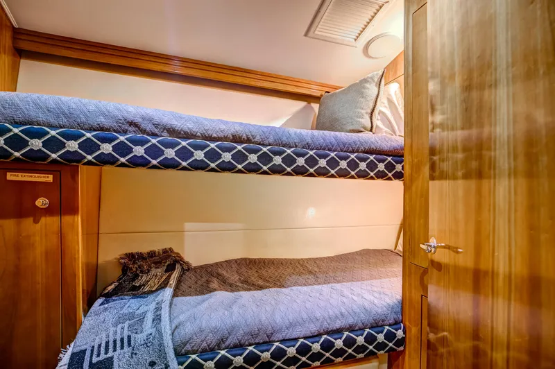 Brendas III Yacht Photos Pics Hatteras 55 Brendas III - Interior Stateroom