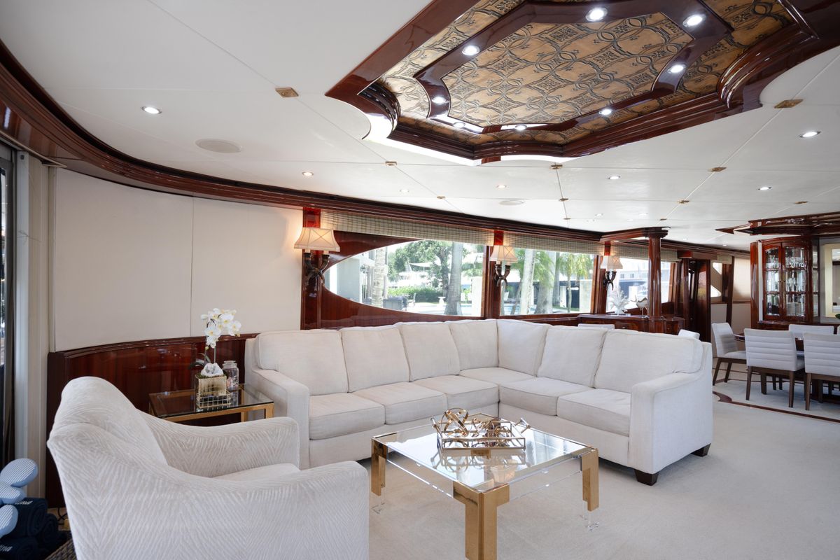 2004 Lazzara 106 