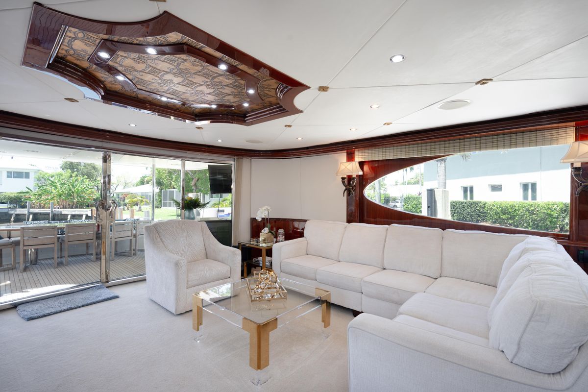 2004 Lazzara 106 