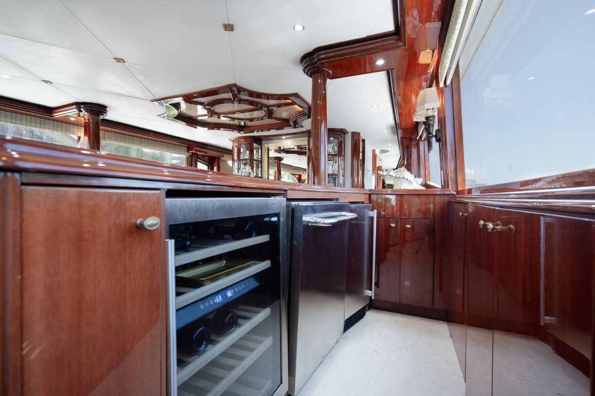 2004 Lazzara 106 