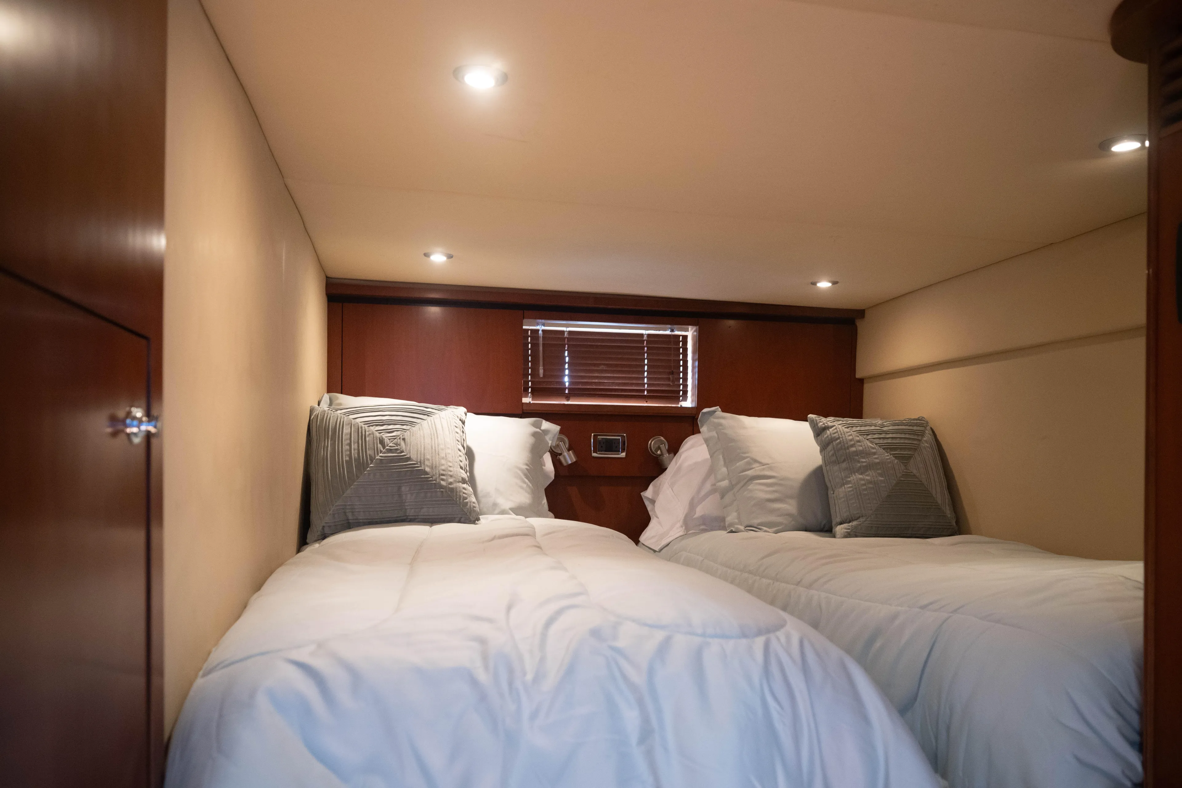  Yacht Photos Pics Interior cabin of 2006 Sea Ray 48 Sundancer with twin beds and cozy lighting.