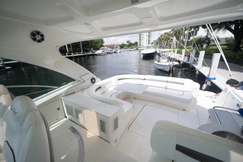  Yacht Photos Pics Luxurious 2006 Sea Ray 48 Sundancer yacht interior with spacious seating and waterfront view.