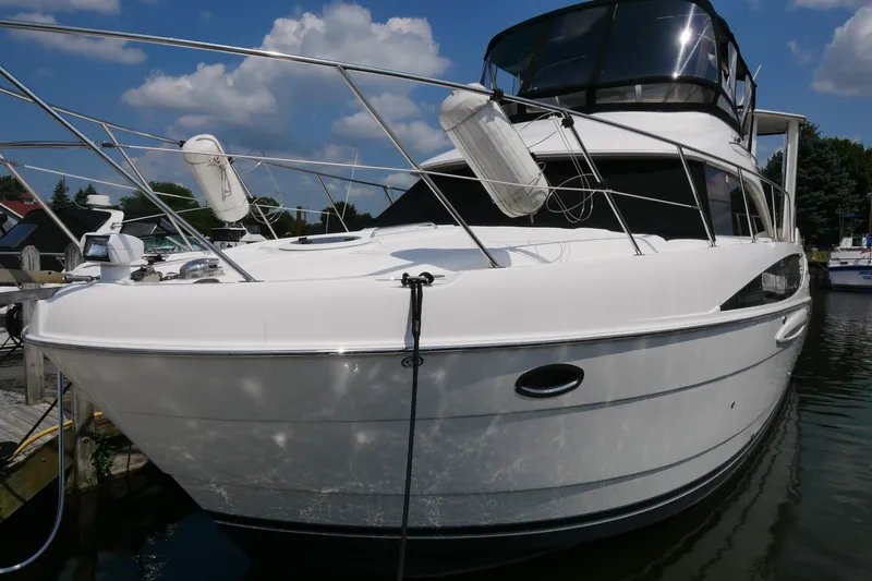 The Wanderer Yacht Photos Pics 2005 Meridian 368 Motoryacht docked under a clear blue sky.
