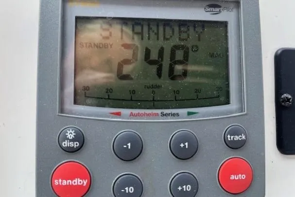 The Wanderer Yacht Photos Pics Autopilot control panel on a 2005 Meridian 368 Motoryacht displaying standby mode.