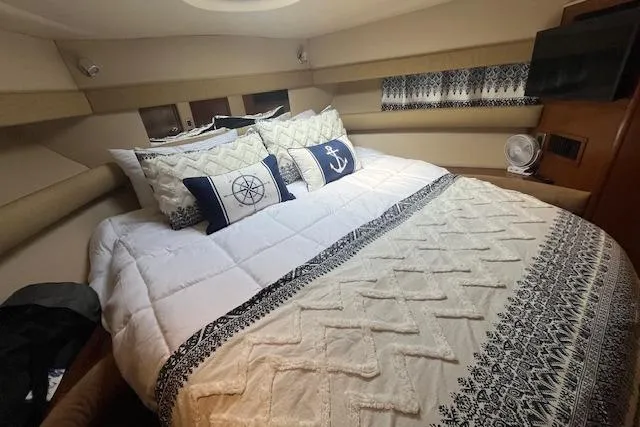 The Wanderer Yacht Photos Pics Luxurious bedroom in 2005 Meridian 368 Motoryacht with nautical-themed decor and cozy bedding.