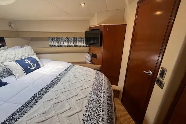 The Wanderer Yacht Photos Pics Luxurious bedroom in 2005 Meridian 368 Motoryacht with nautical decor and modern amenities.