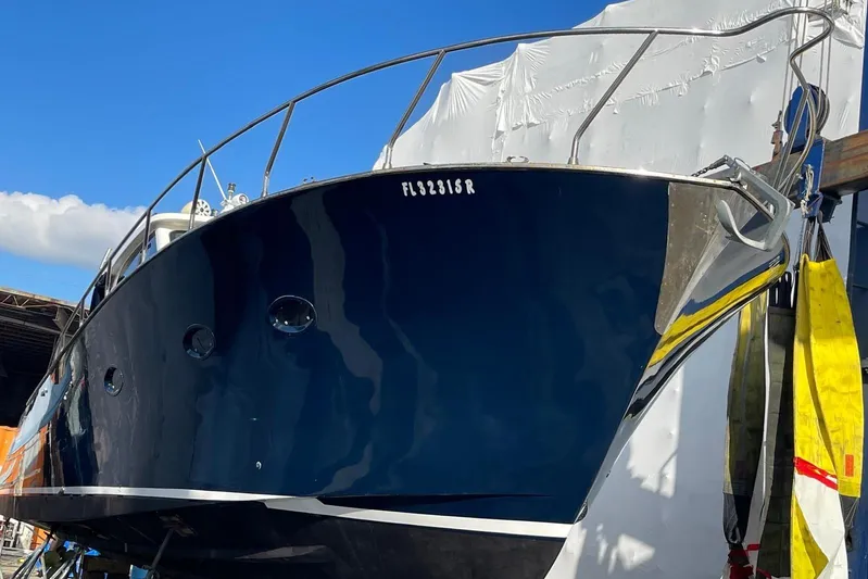  Yacht Photos Pics Custom NNS Sea Scout 41 boat, 2007 model, in dry dock under clear blue sky.