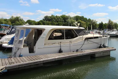 2010 Greenline 33