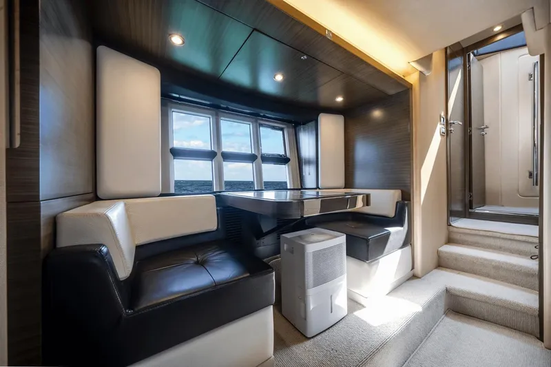 Low Hours! Yacht Photos Pics 