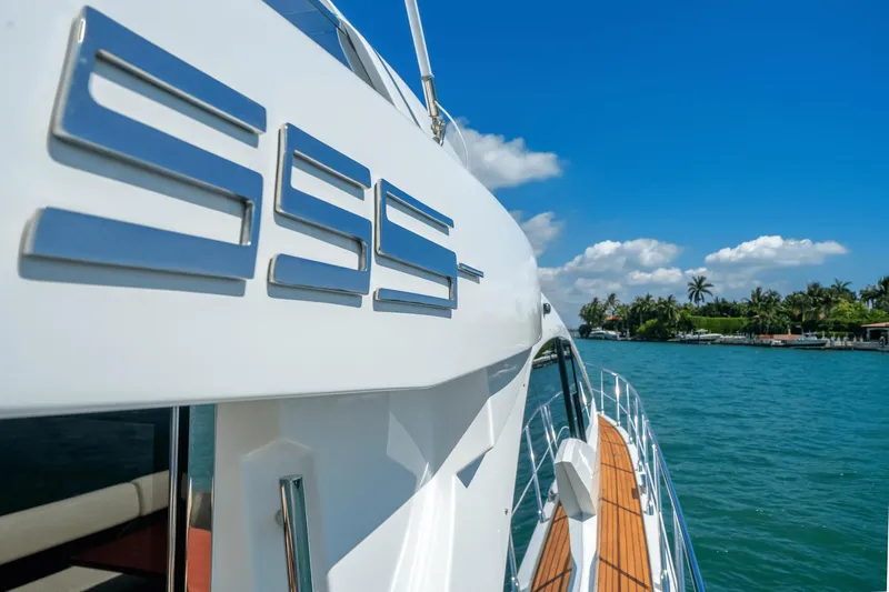 Low Hours! Yacht Photos Pics 