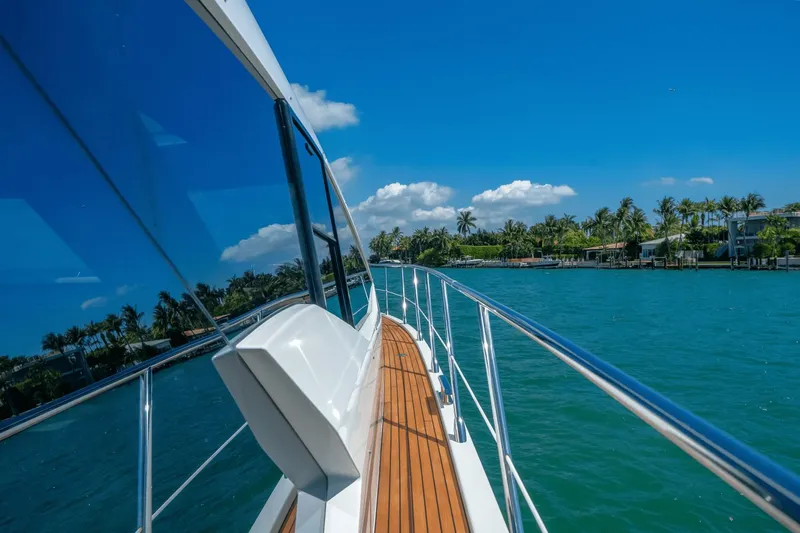 Low Hours! Yacht Photos Pics 