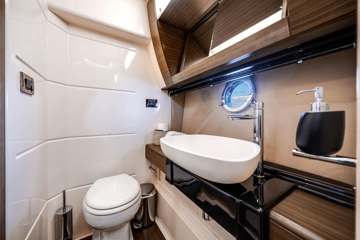 2017 Azimut 55 