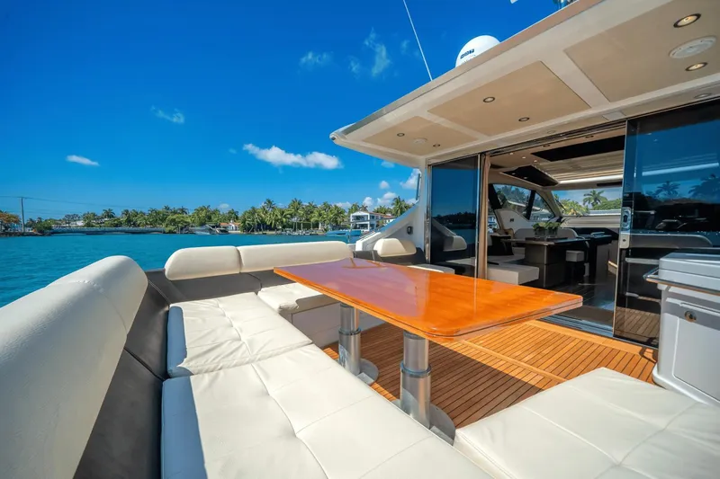 Low Hours! Yacht Photos Pics 