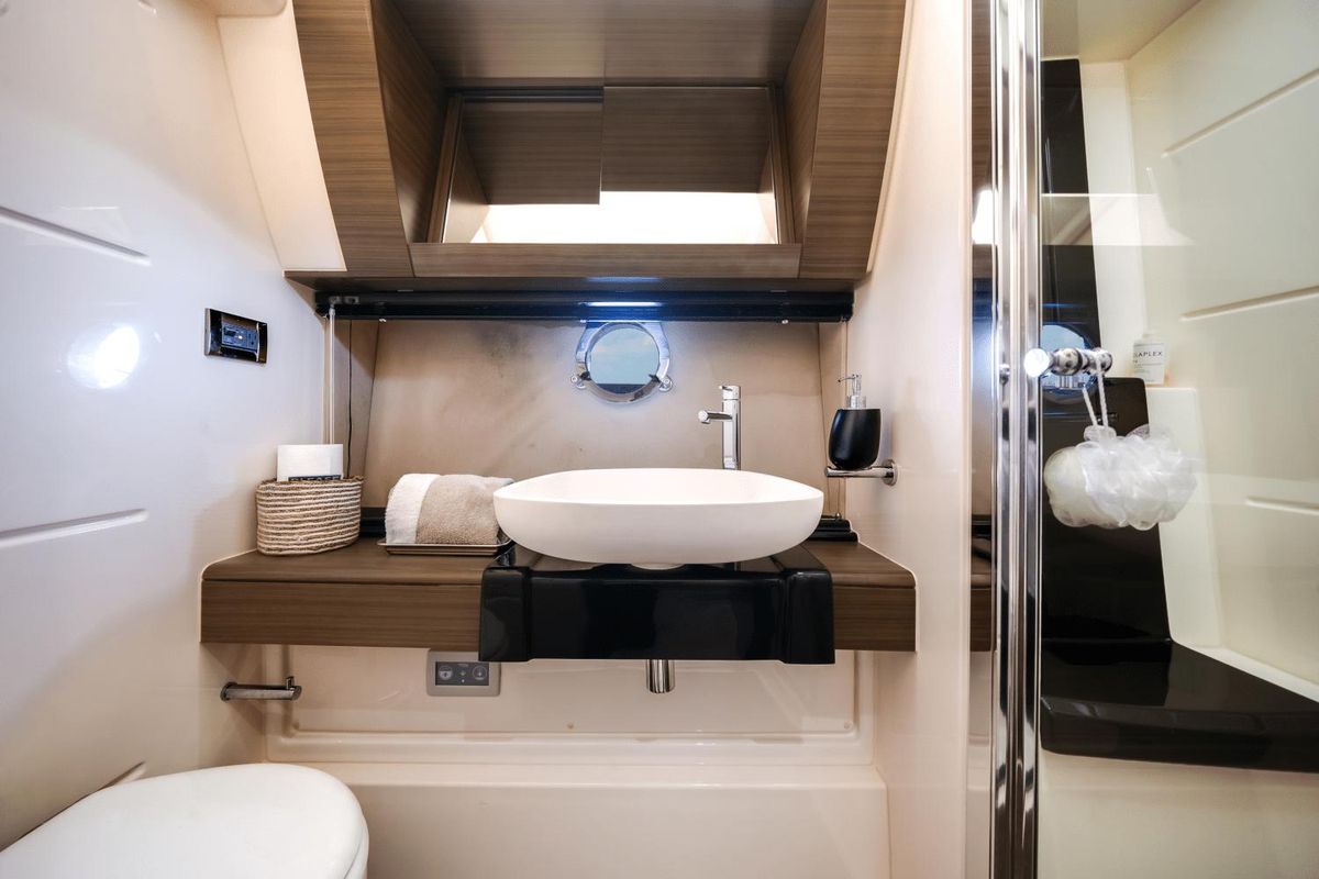2017 Azimut 55 