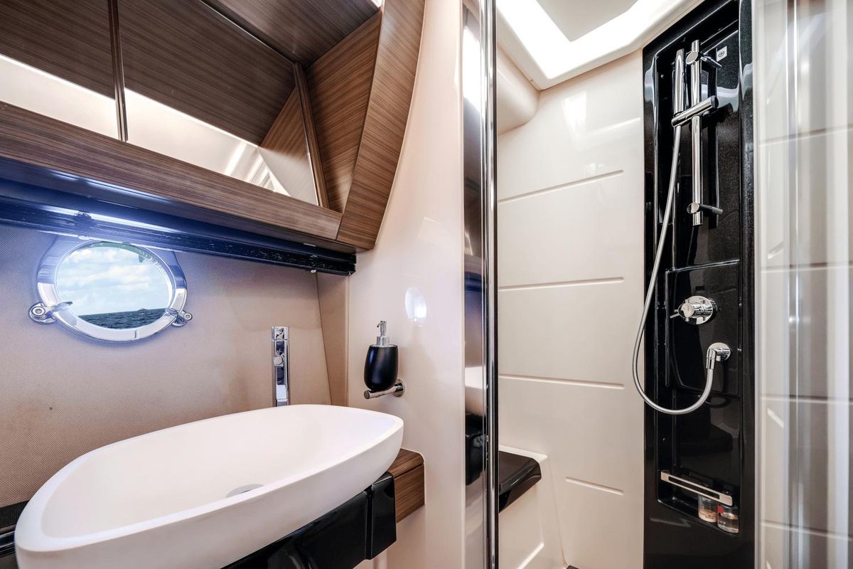 2017 Azimut 55 