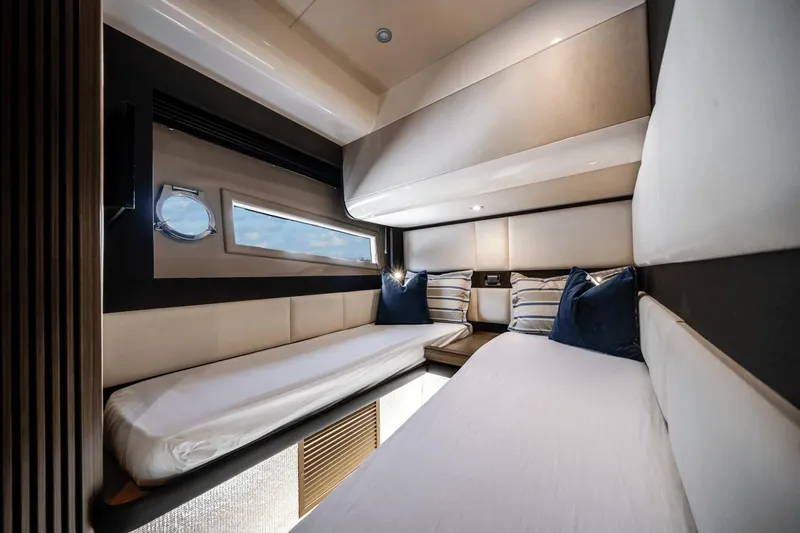 Low Hours! Yacht Photos Pics 