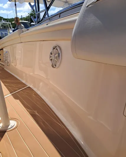  Yacht Photos Pics 2018 Grady-White Canyon 336 boat deck with sleek design and polished finish.