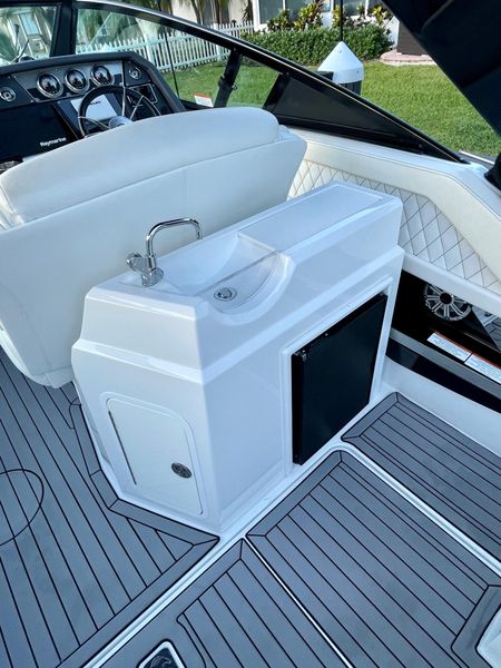 2019 Cruisers Yachts 338 Bowrider Outboard OB