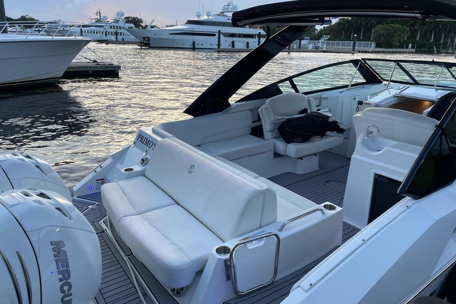 2019 Cruisers Yachts 338 Bowrider Outboard OB