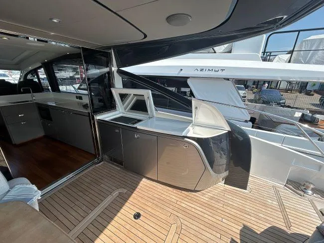  Yacht Photos Pics Princess Yachts V55 - Cockpit