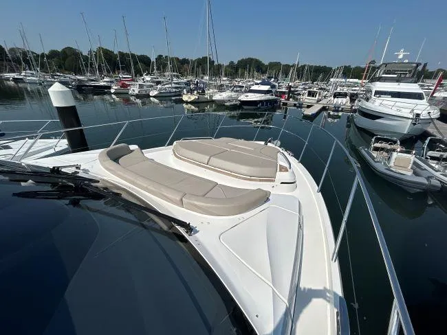  Yacht Photos Pics Princess Yachts V55 - Fore deck