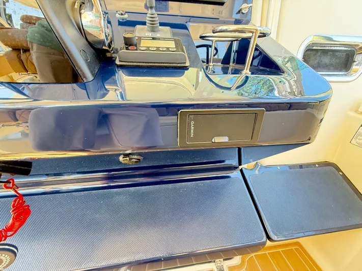 My Ginny Yacht Photos Pics Control panel of a 2014 Pursuit ST 310 Sport boat with Garmin equipment.