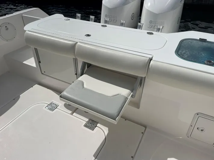 Dauntless Yacht Photos Pics Everglades 32 Dauntless 325CC- Cockpit