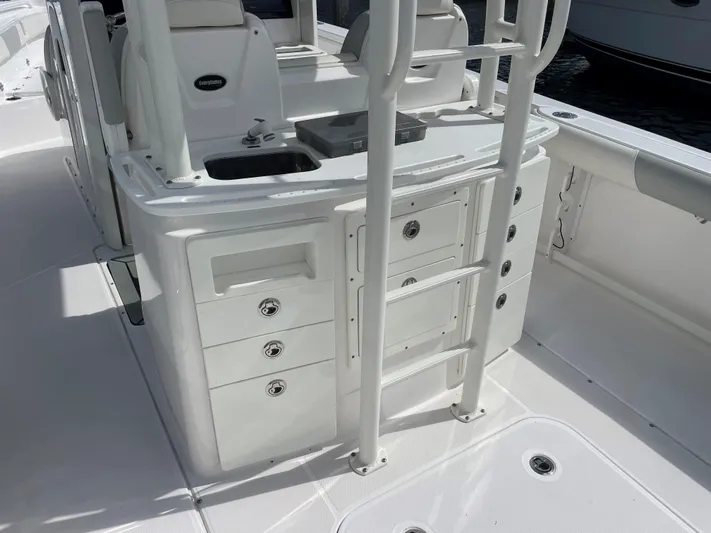 Dauntless Yacht Photos Pics Everglades 32 Dauntless 325CC- Storage