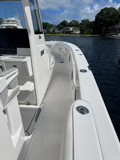 Dauntless Yacht Photos Pics Everglades 32 Dauntless 325CC- Port