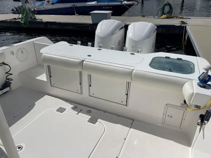 Dauntless Yacht Photos Pics Everglades 32 Dauntless 325CC- Cockpit