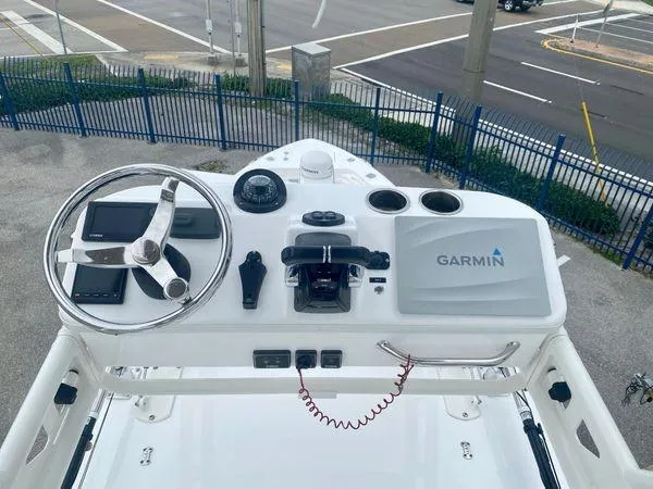 Dauntless Yacht Photos Pics Everglades 32 Dauntless 325CC- Tower Helm