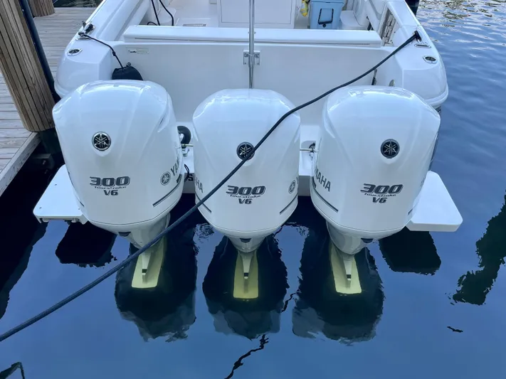  Yacht Photos Pics 2015 Intrepid 375 Walkaround with triple Yamaha 300 V6 outboard engines.