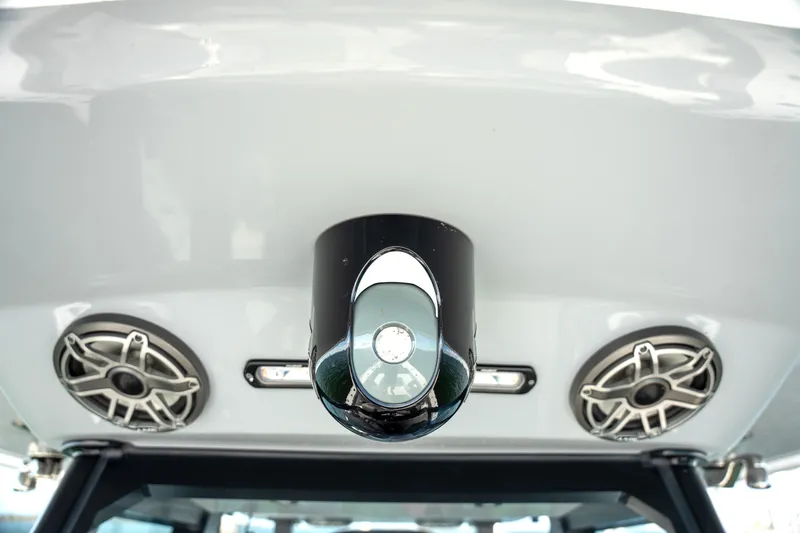  Yacht Photos Pics 2024 Freeman 28 boat roof with speakers and camera system.