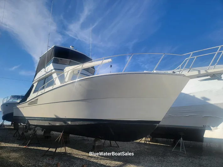  Yacht Photos Pics 1990 Viking 45 Convertible boat on display at BlueWaterBoatSales.