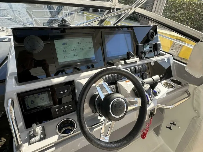  Yacht Photos Pics 2024 Jeanneau Leader 10.5 Wa Series 2 - Image 12