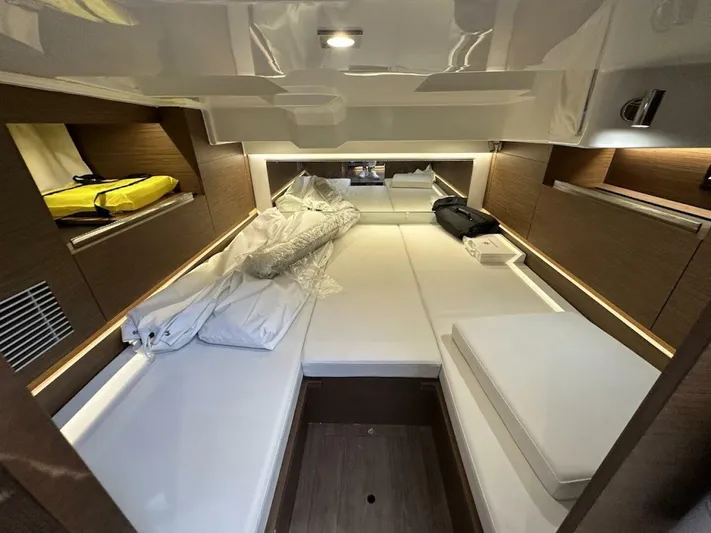  Yacht Photos Pics 2024 Jeanneau Leader 10.5 Wa Series 2 - Image 19