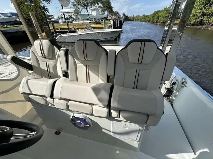  Yacht Photos Pics 2024 Jeanneau Leader 10.5 Wa Series 2 - Image 11