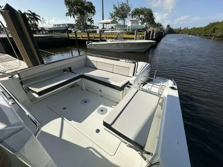  Yacht Photos Pics 2024 Jeanneau Leader 10.5 Wa Series 2 - Image 7